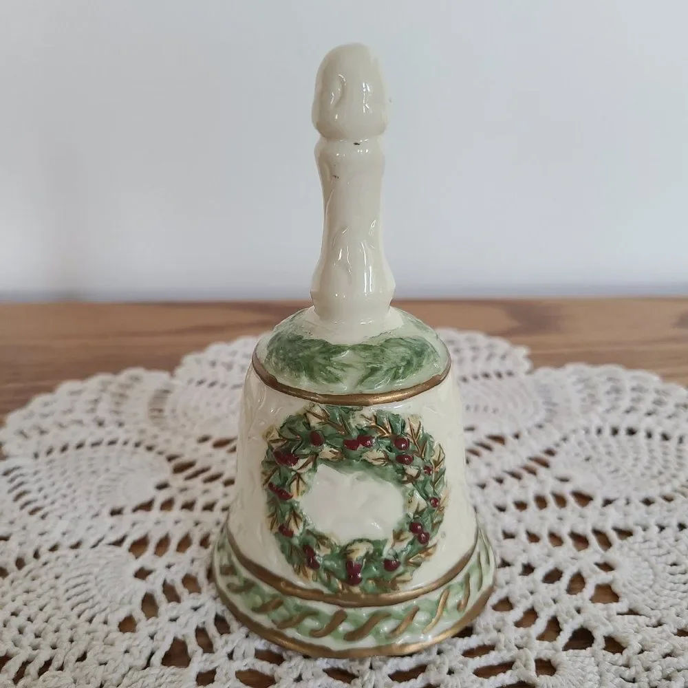 Porcelain Ceramic Christmas Holiday Wreath Bell Hand Bell Gold Accents Vintage